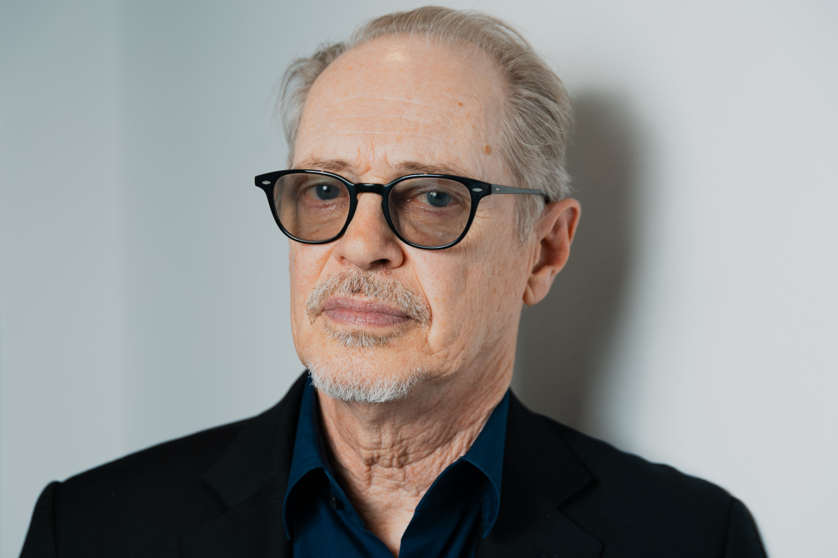 Steve Buscemi, 68, hits the red carpet with his new wife and looks so happy