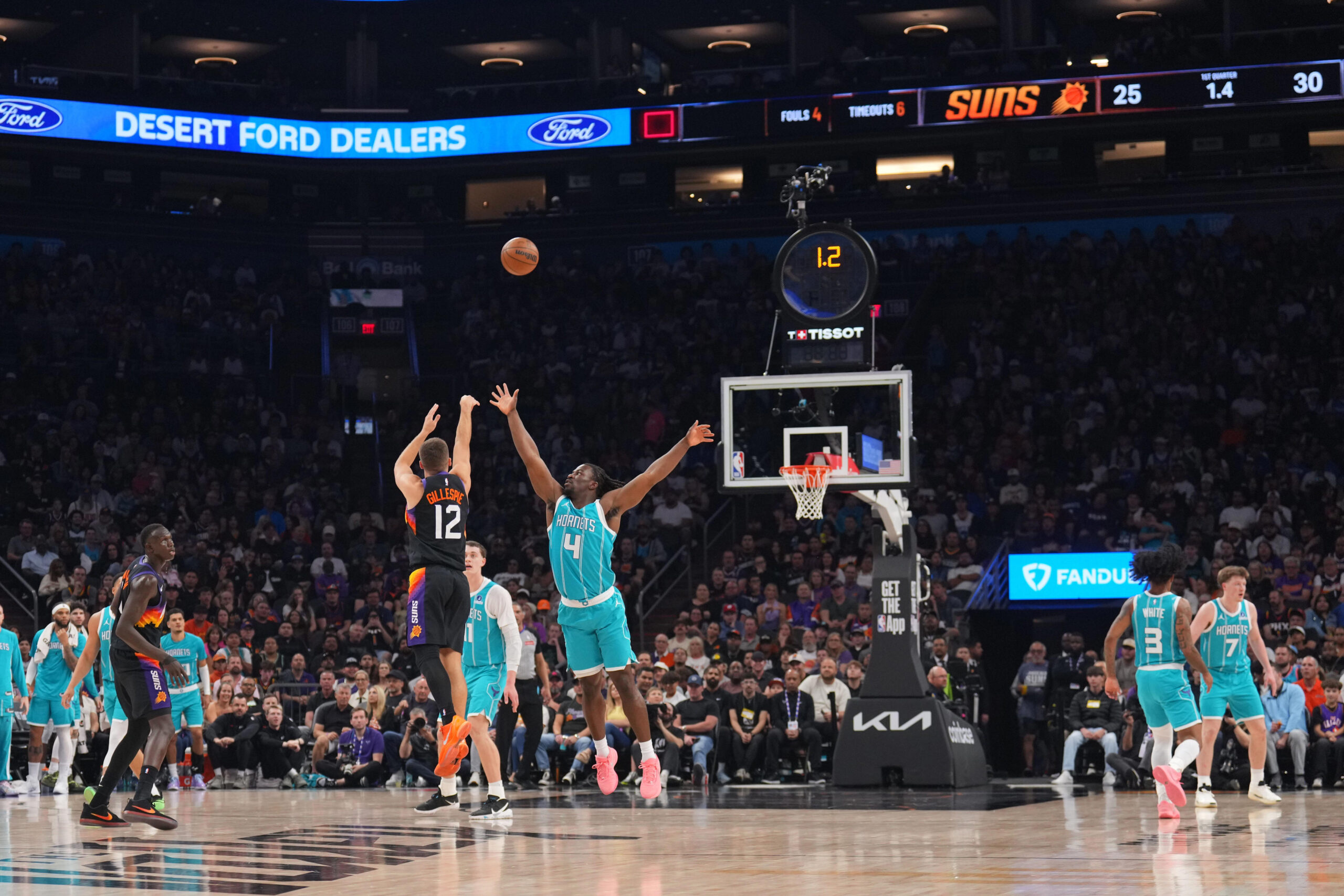 Devin Booker, Phoenix Suns get defensive, run past Charlotte Hornets
